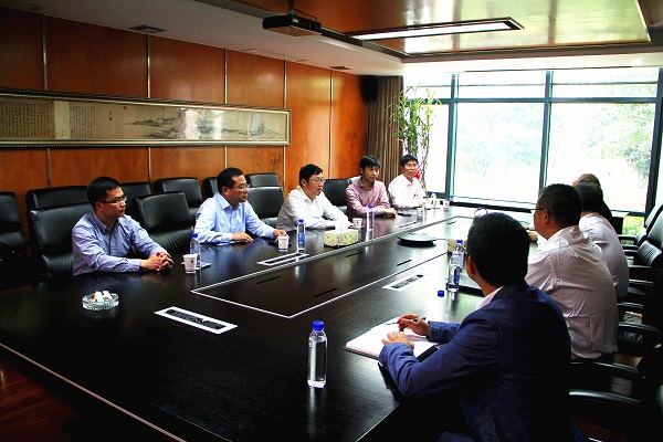 巨化集團董事長、黨委書記胡仲明一行到訪我司考察交流