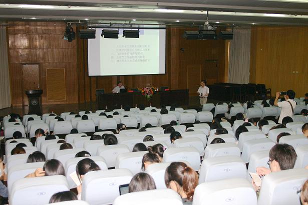 執(zhí)行總裁徐剛為大學(xué)生做主題講座